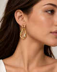 Charger l'image dans la visionneuse de la galerie, 14K Italian Yellow Gold Sculptural Drop Earrings