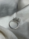 Charger l'image dans la visionneuse de la galerie, Three-stone oval lab gown engagement ring