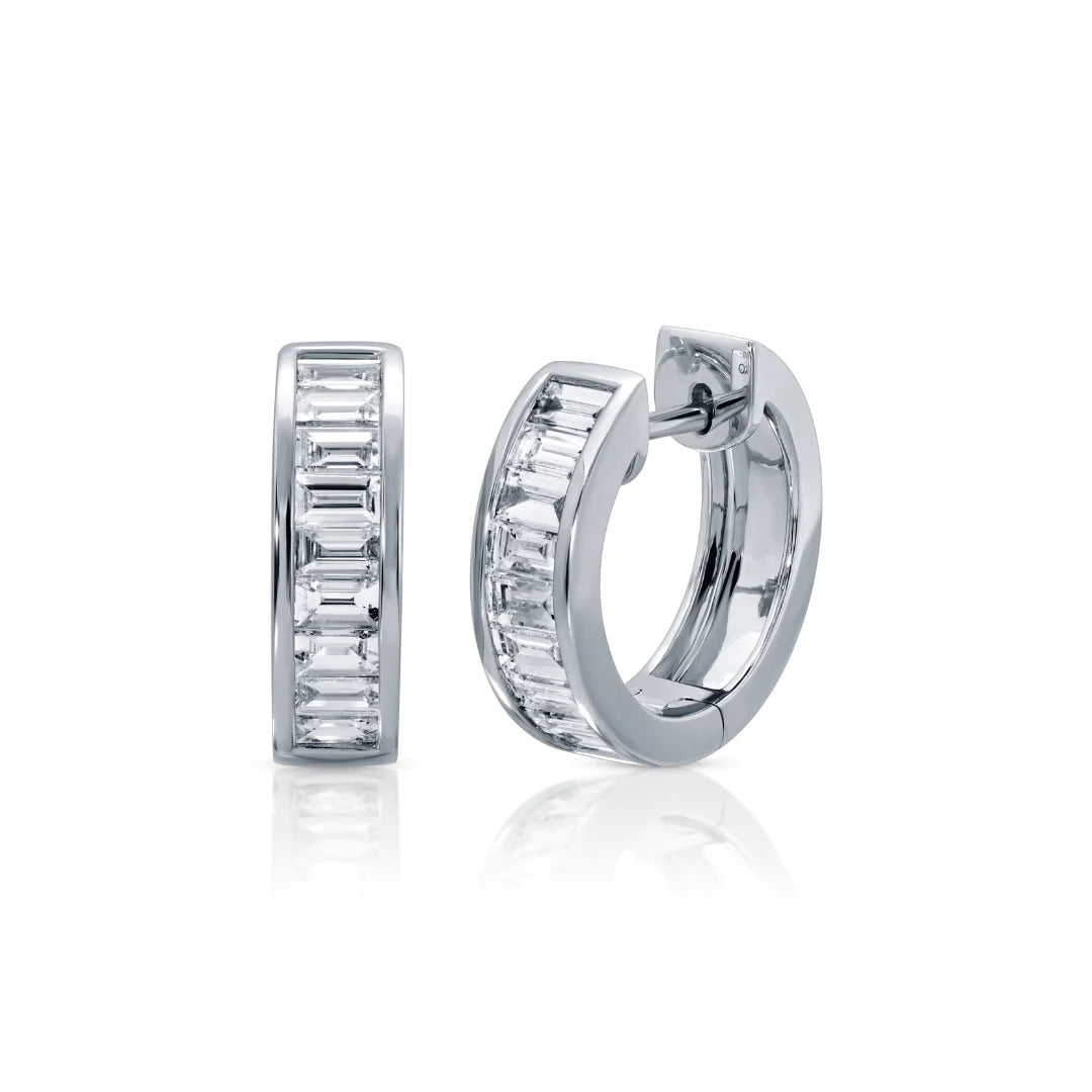 Boucles d'oreilles Huggie baguette en diamant