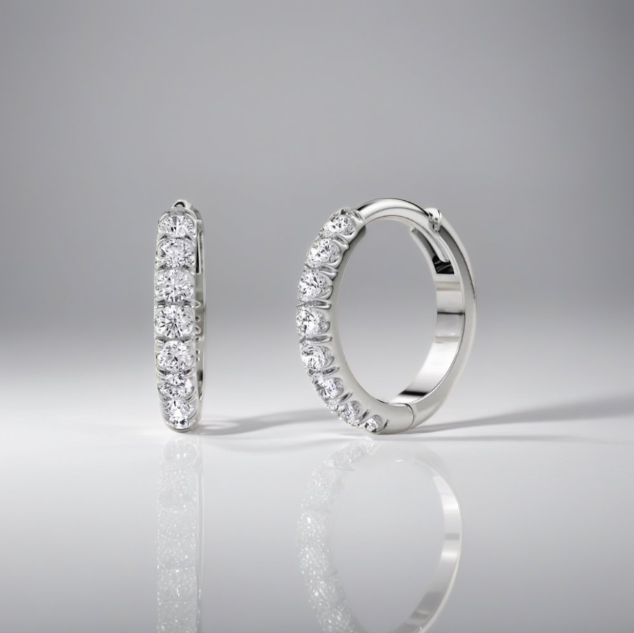 Boucles d'oreilles Huggie en diamant